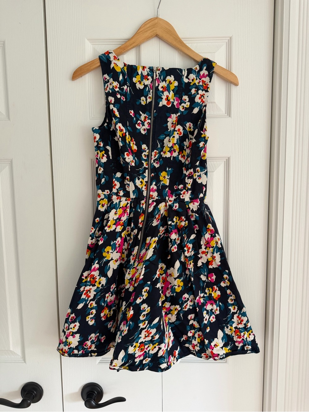 French Connection Navy Floral Fit & Flare Dress Size US 6 - Picture 3 of 9